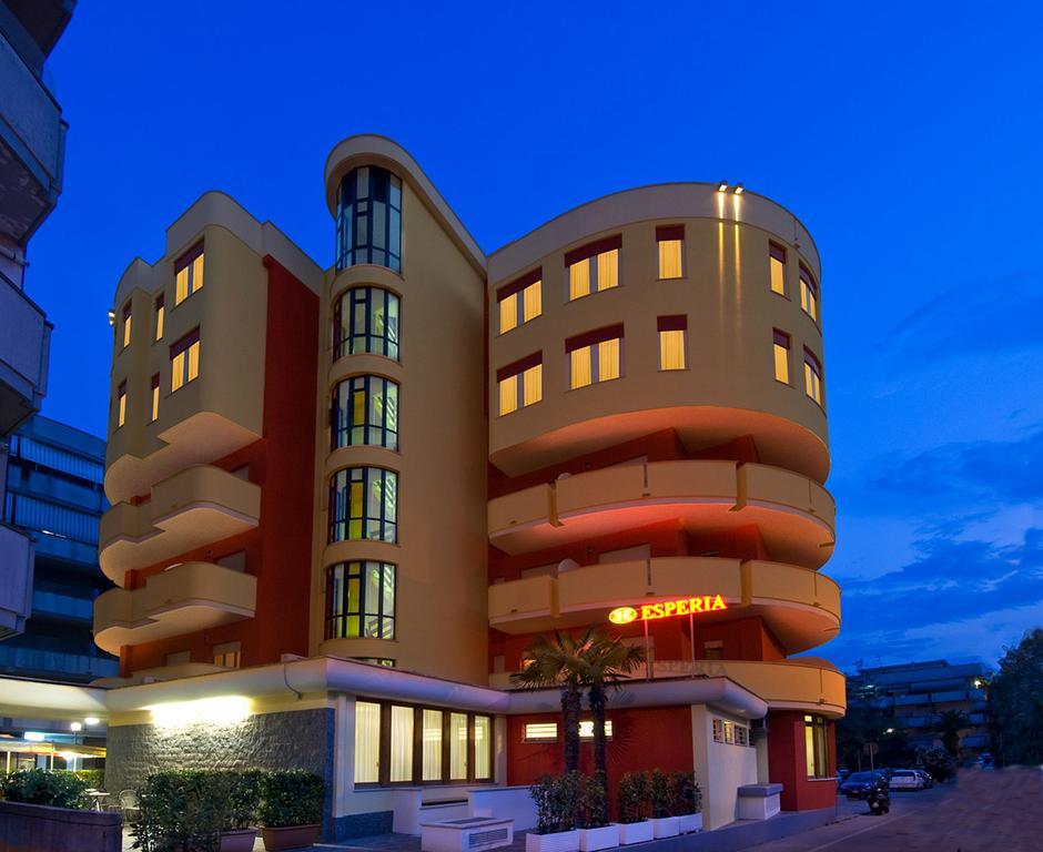 Hotel Esperia Альба-Адріатіка Номер фото